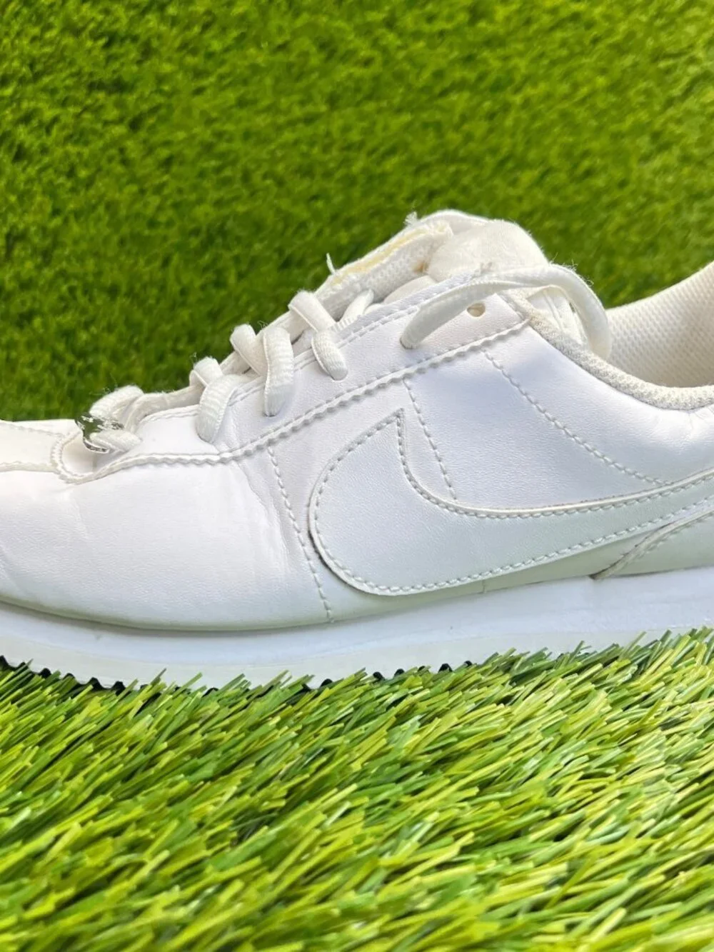 Nike Cortez Basic SL Boys Size‎ 4Y Triple White Athletic Leather Shoes Sneakers